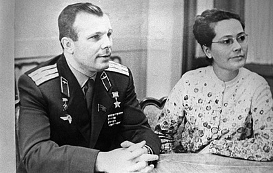 Первый в космосе. Биография Юрия Гагарина