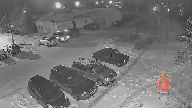 Пытавшийся сбежать от священника россиянин попал на видео