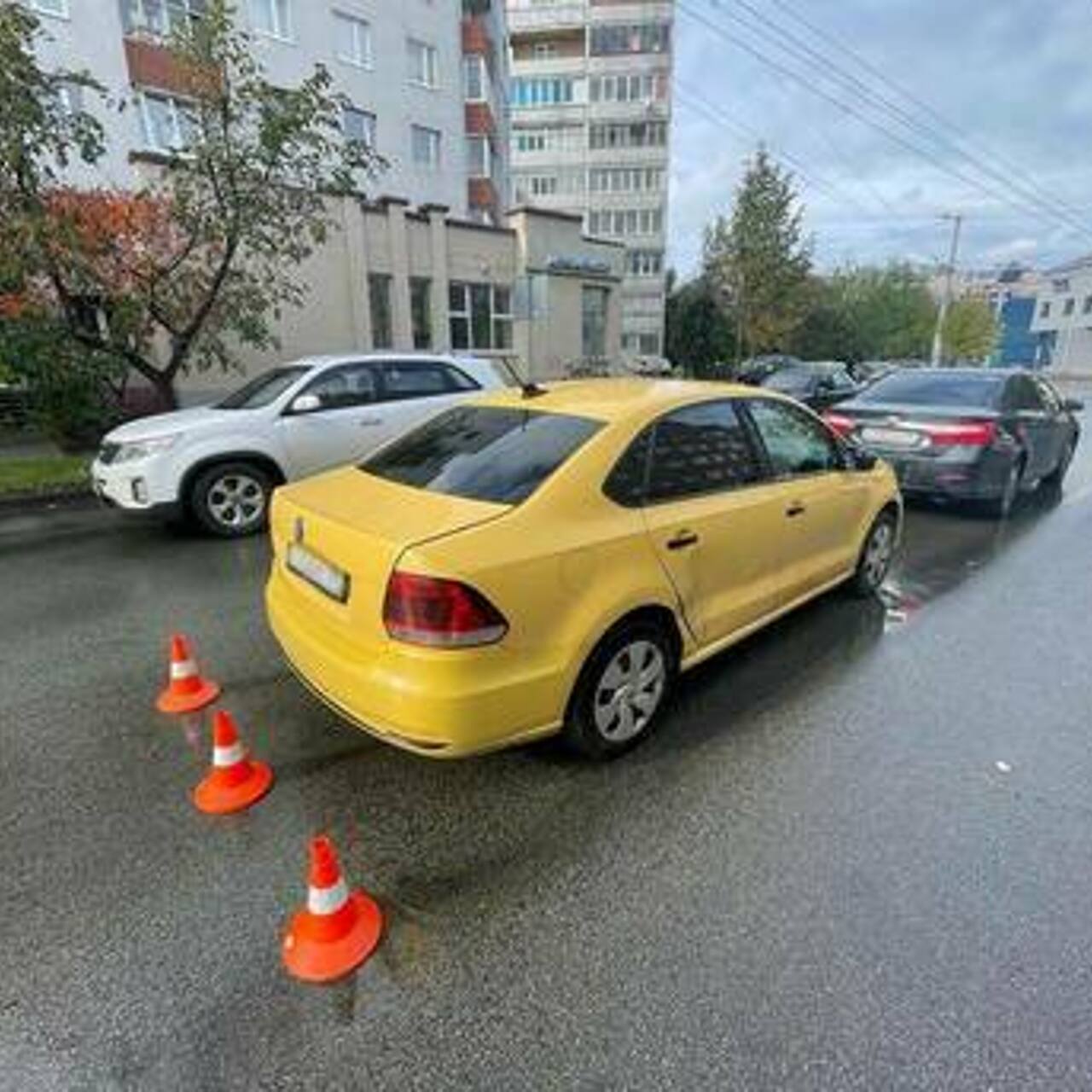 На Громовой таксист близко прижался к ехавшей впереди машине и врезался в  неё - Рамблер/авто