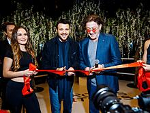 Эмин Агаларов с ленточкой, Влад Соколовский с гантелями, Андрей Бурковский с женой, Дмитрий Колдун без никого — знаменитости на открытии нового Crocus Fitness