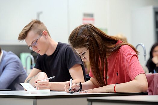 Студентов и преподавателей вузов обязали носить маски