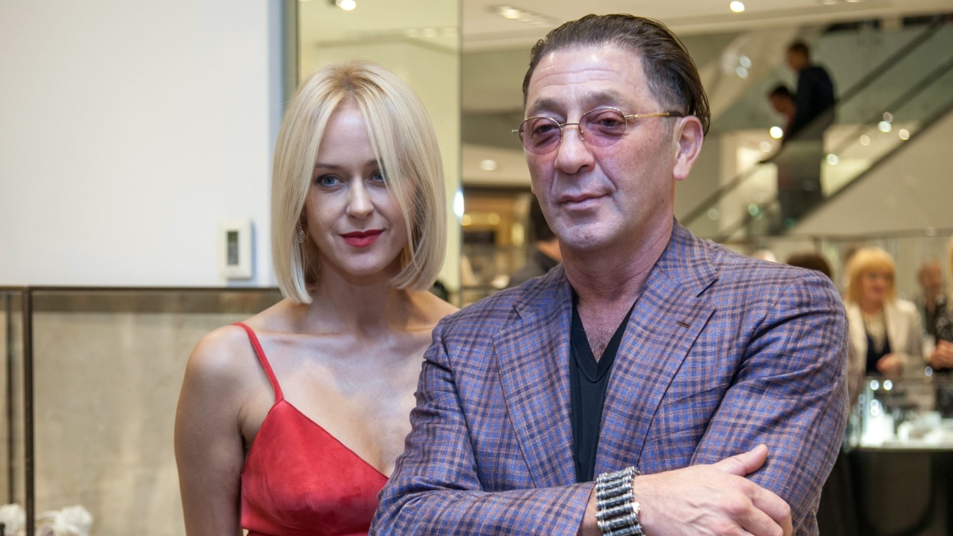 Бывшая жена певца Григория Лепса сообщила, что улетела с дочерью из России