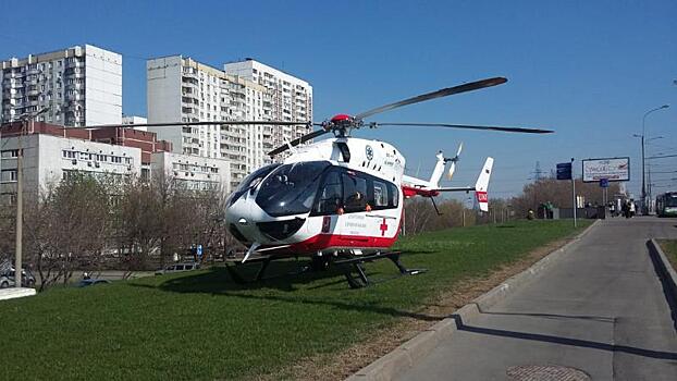 Санитарный вертолет эвакуировал в столичную больницу пострадавшего в ДТП в пос. Станции Мачихино