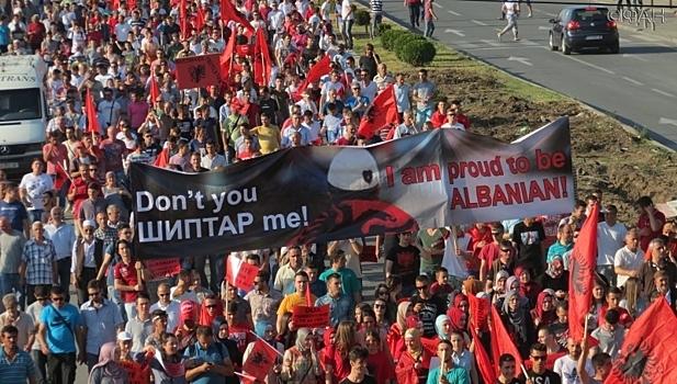 В Македонии продолжаются протесты против албанского языка