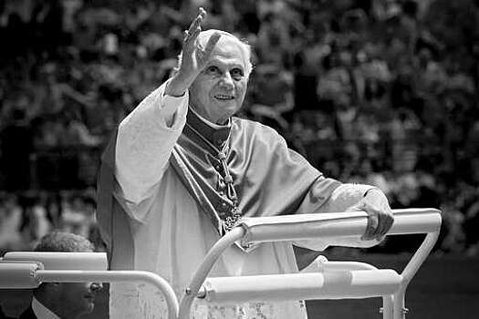 DPA: Шольц посетит поминальную мессу по Бенедикту XVI