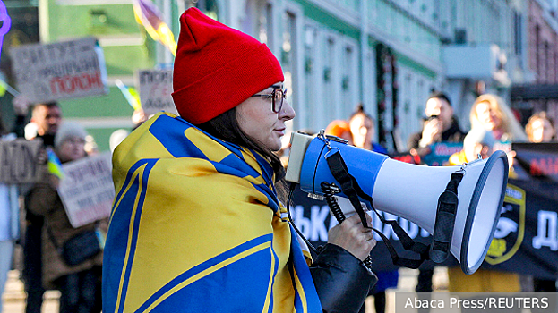 Украинки запустили женскую версию тренда «ухилянт» в TikTok