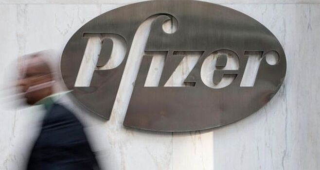 Главу Pfizer не пустили в Израиль из-за отсутствия прививки