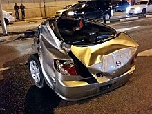 В Сочи столкнулись две элитные иномарки, одну из них разорвало напополам