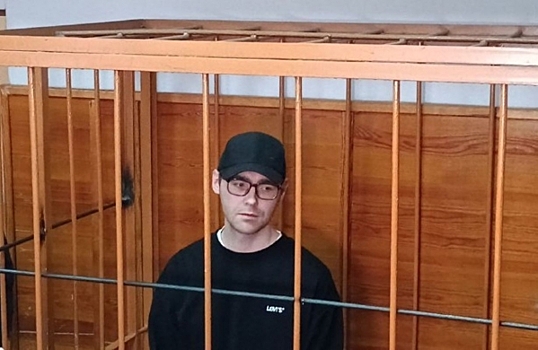 В Екатеринбурге началось рассмотрение дела журналиста Дениса Аллаярова: суть обвинения