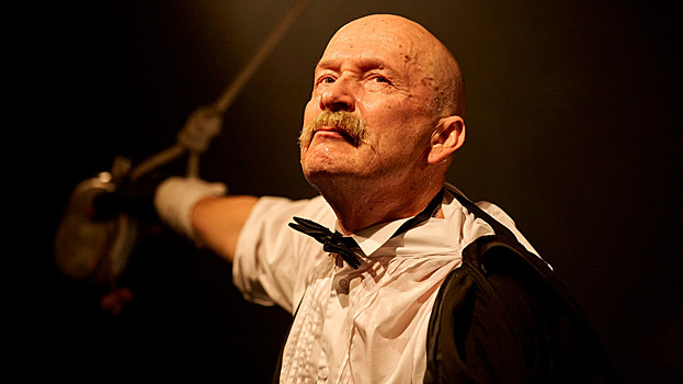 Притча о надежде: каким получился спектакль «Старик и море» в Театре Фоменко