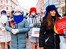 «Горячий женский марш» устроили на 23 февраля в центре Москвы