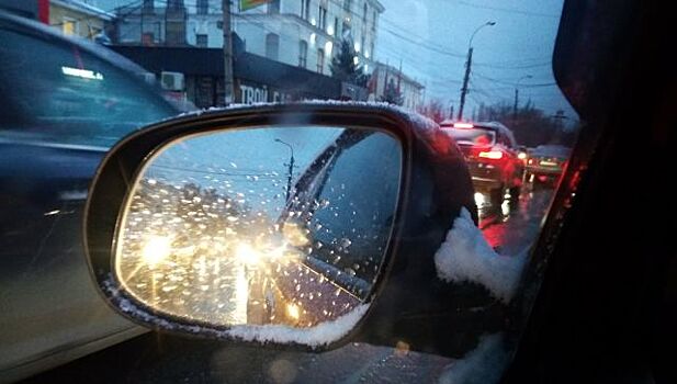 Что нужно вспомнить и что забыть в непогоду: советы для водителей