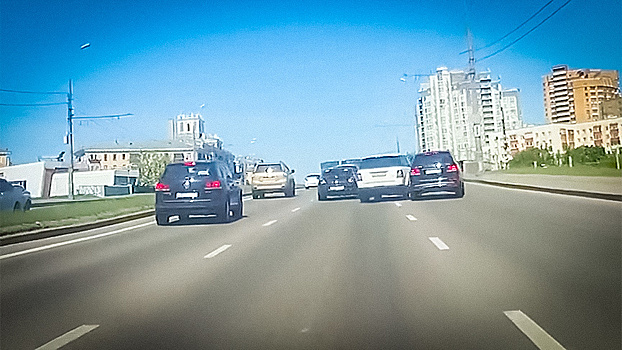 Столб моментально ответил водителю Range Rover за подрезание