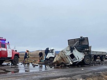 В Бурятии при столкновении двух грузовиков погиб водитель