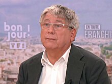 Французский политик Кокрель: «Можем ли мы представить себе игру на ЧМ в стране, нападающей на «соседей», создающей у себя фашистское и расистское ополчение, угрожающей Гренландии?»