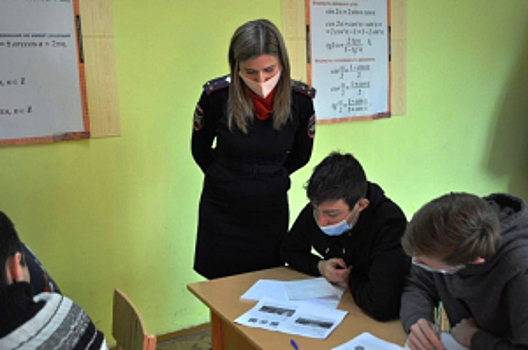 В Брянской области полицейские организовали тестирование для студентов на знание ПДД