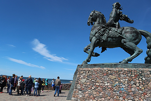 Полсотни детей-сирот из Калининградской области отправили по туристическим местам