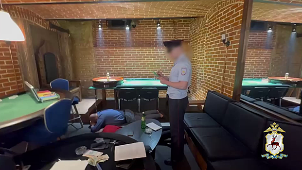 В Хабаровске сотрудники полиции задержали подозреваемого в организации незаконных азартных игр