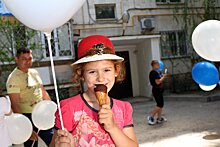 В День России в Анапе раздавали мороженое, шары и подарки