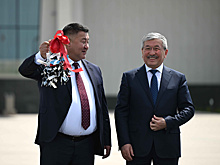 Адылбек Касымалиев вручил энергетикам ключи от новых автомобилей