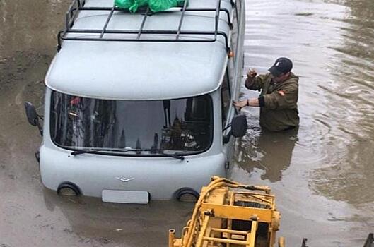 В Хабаровском крае плавают по дороге, которой нет