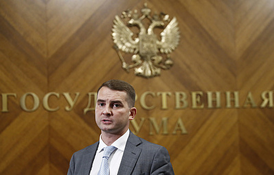 Кого из депутатов исключали из фракций Госдумы