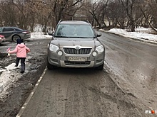 «Я паркуюсь как...»: в Екатеринбурге у гряземесов началось весеннее обострение