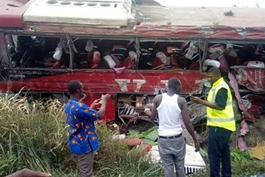 Лобовое столкновение африканских автобусов убило 70 человек