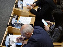 Депутатам и чиновникам поднимут зарплату