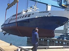 Неудачный спуск прогулочного теплохода на воду в Анапе попал на видео