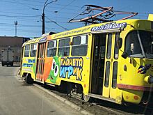 На улице Окружной трамвай сошел с рельсов