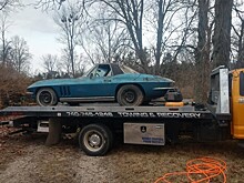 Под кучей мусора нашли 55-летний Chevrolet Corvette