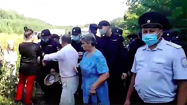 Конфликт на Куштау: полиция задержала активистов