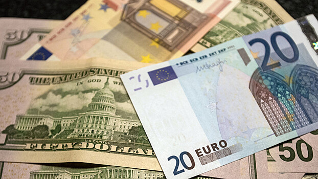 Как могут измениться курсы доллара и евро в июле