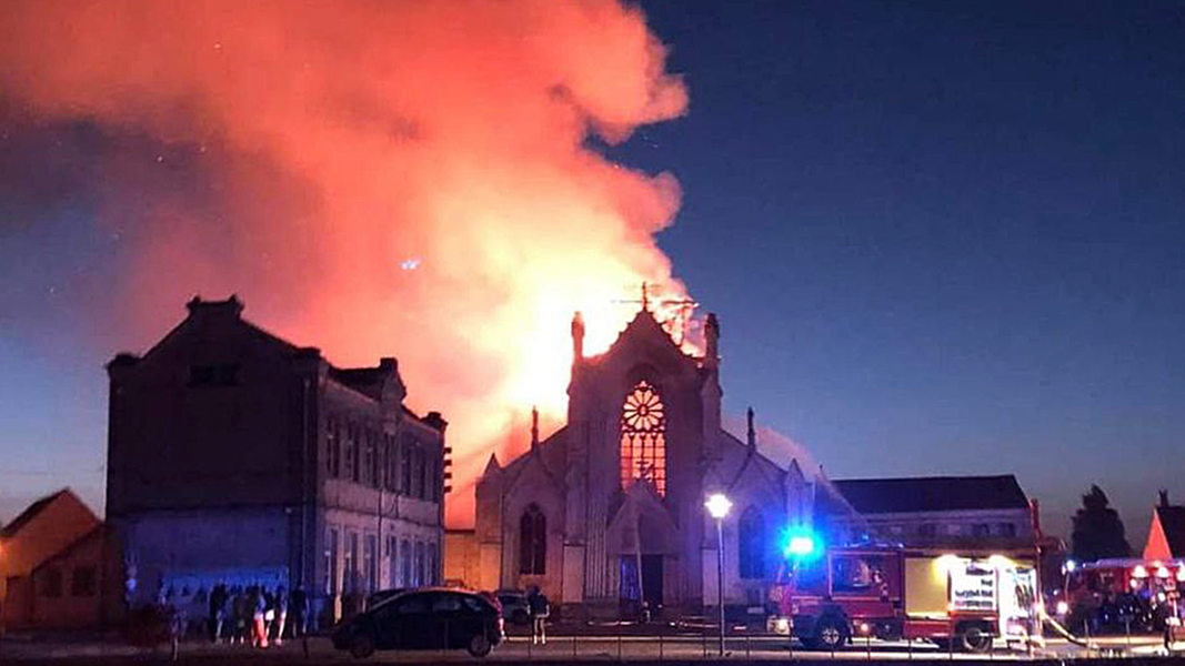 Церковь Непорочного зачатия сгорела во французском Сент-Омере