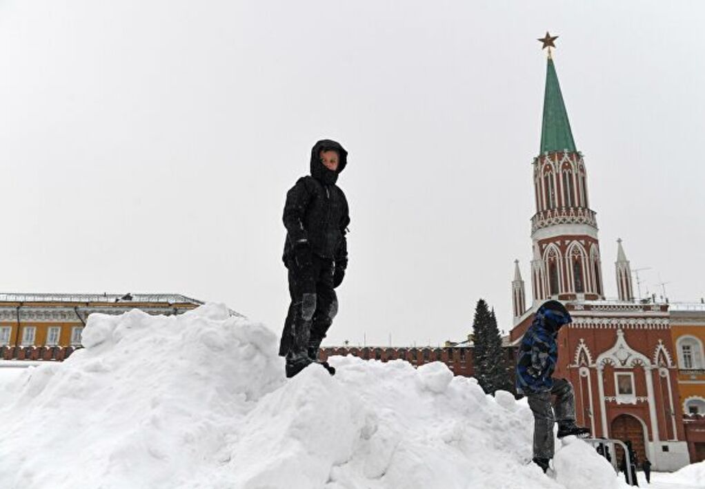 Снег на красной площади