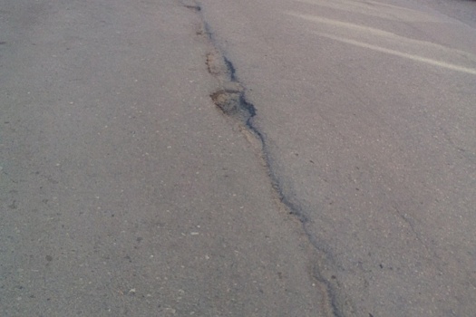 Дорогу-долгострой в Ворошиловском районе Волгограда затянуло ямами