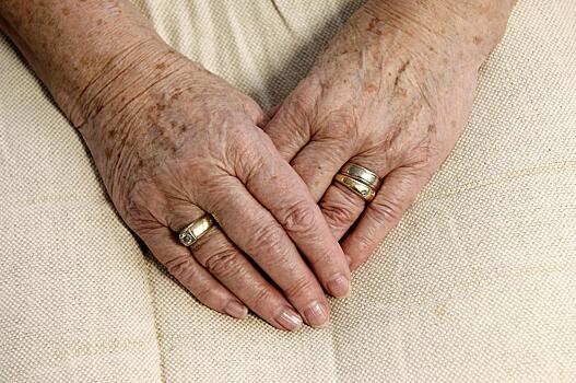 Москвичи бросились на поиски золотого кольца 80-летней пенсионерки