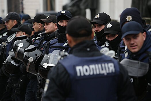 В Киеве начались столкновения протестующих с полицией