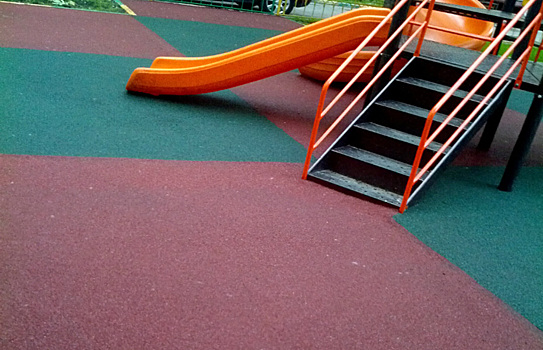Детские площадки в Ясеневе благоустроят