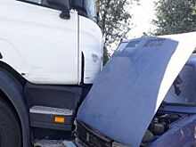 Два человека пострадали в ДТП с ВАЗом и большегрузом в Аксайском районе