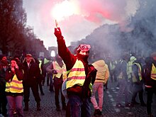 Во Франции сожгли чучело Макрона из-за новой реформы