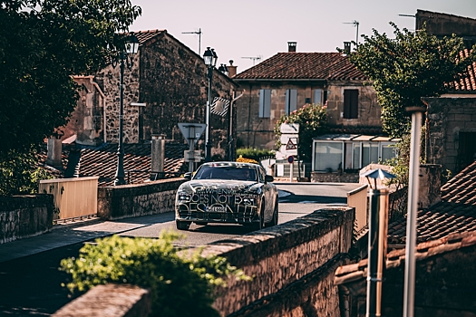 Rolls-Royce отправил электромобиль Spectre на Французскую Ривьеру