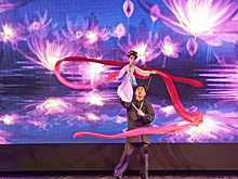 Красочным шоу из Китая завершился в Новосибирске фестиваль "Перекресток"