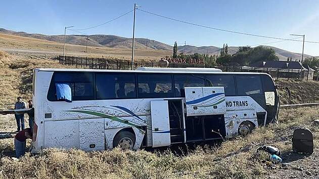 В ДТП с автобусом в Казахстане пострадали 12 человек