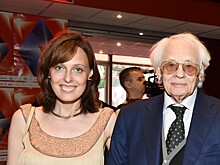 Дочь Наумова и Белохвостиковой рассказала, как супруг издевался над ней и выгонял ее мать из дома