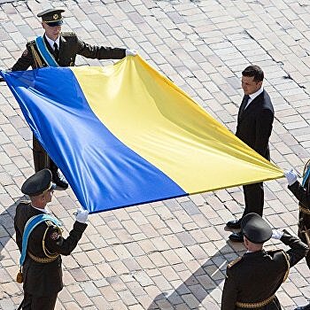 «День прапора»: как украинский и российский флаг серьезно поменялись с 1991 года