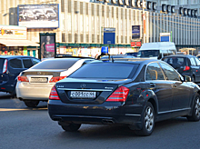 Российским чиновникам предлагают отказаться от служебных машин