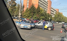 В Курске столкнулись автомобили ДПС и такси