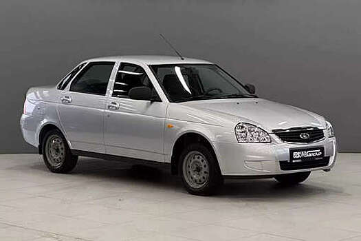 В Подмосковье автосалон выставил на продажу Lada Priora в состоянии новой
